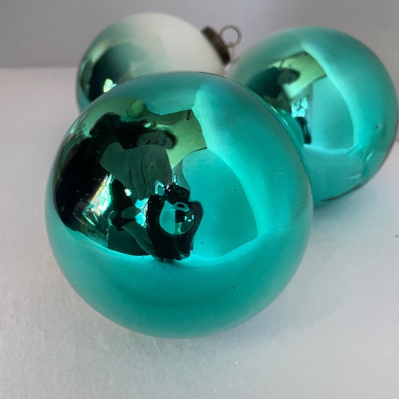 WISTERIA TWO-TONE GLASS ORNAMENTS, WHITE & TEAL (Set of 6) - Picture 6 of 14